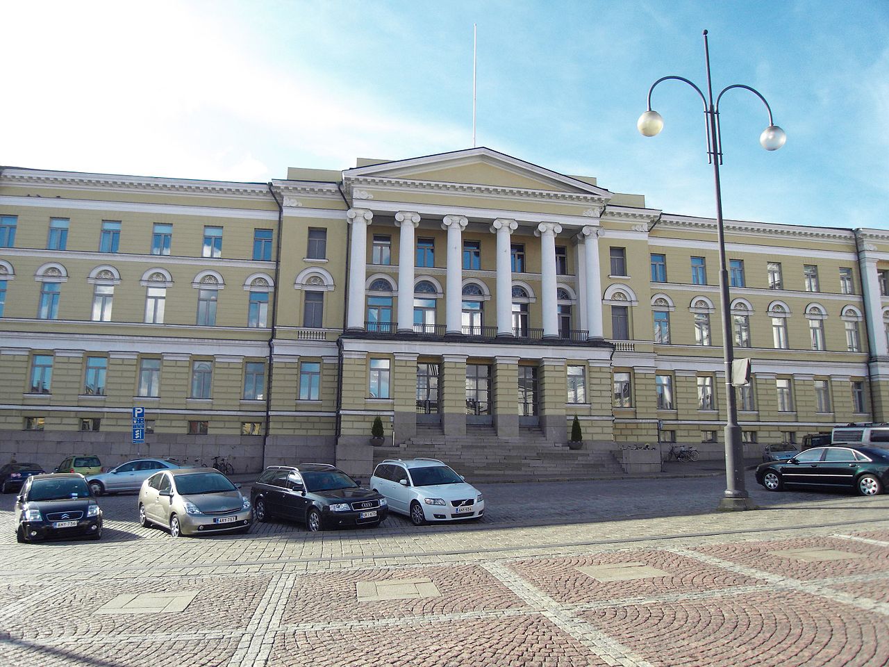 Professuren i nordisk litteratur är inte hotad